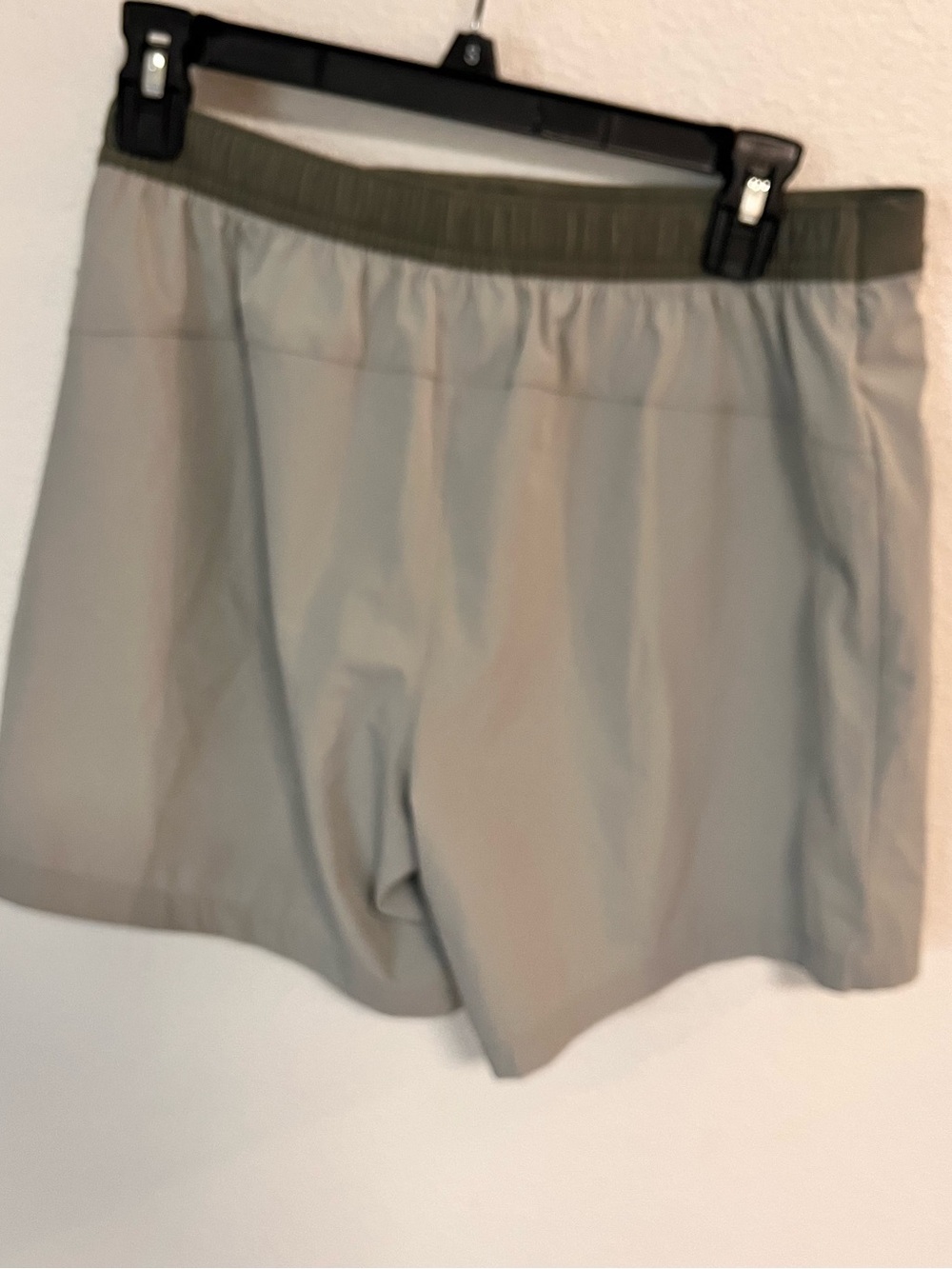 The North Face Women's Skort in Light Gray with Cargo Pocket - Picture 8 of 12